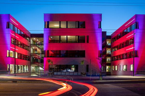 Kveldsbilde av Alrek helseklynge, Årstadveien 17