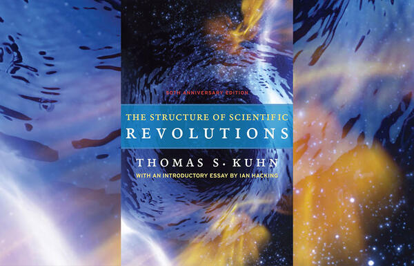 Covert på boken The Structures of Scientific Revolutions av Thomas Kuhn - med deler av coveret forstørret opp og brukt som bakgrunn