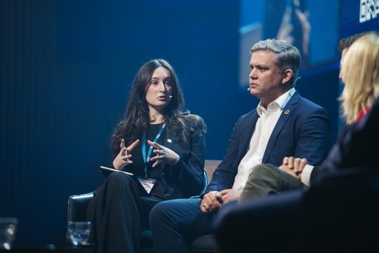 Wiktoria Karolina Szapoczka i debatt på Actic Frontiers.