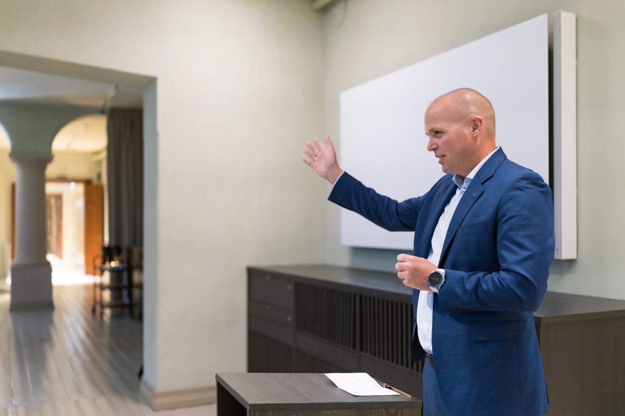 Administrerende direktør i Kongsberg Discovery, Martin Wien Fjell taler 