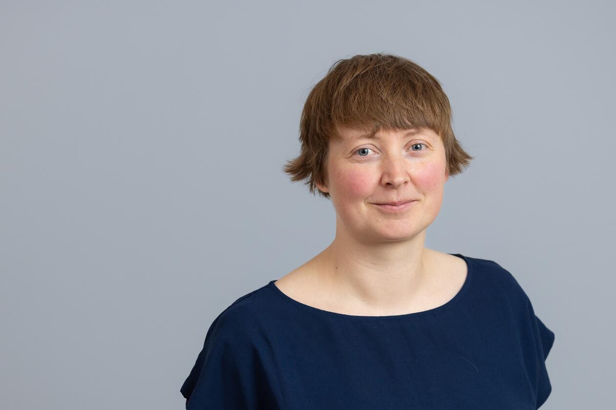 Picture of Erla Løvseth. Short hair, wearing blue top.