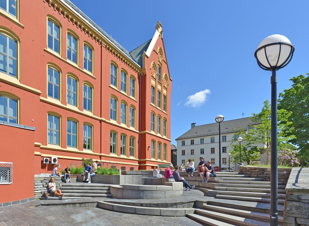 Dragefjellet skole, jussbygget til UiB