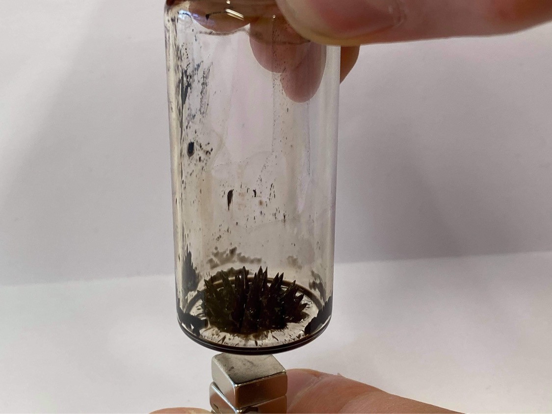 Bilde av ferrofluid