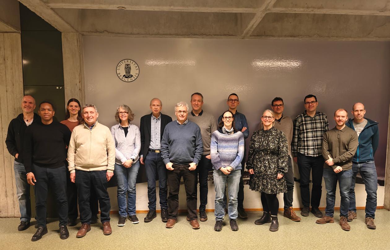 Gruppebilde av deltakerne på åpningsmøtet til EPOS-Norge – Forskningsinfrastruktur for geofarer