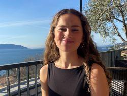 Hanna Elisa Haraldsen smiler mot kamera