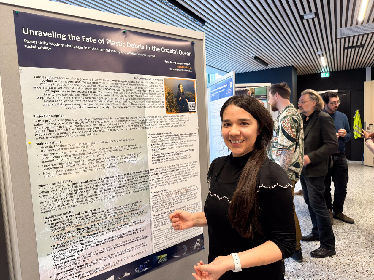 Mathematician Rosa Maria Vargas Magana by her poster titled «Unraveling the Fate of Plastic Debris in the Coastal Ocean» during the annual SEAS meeting.