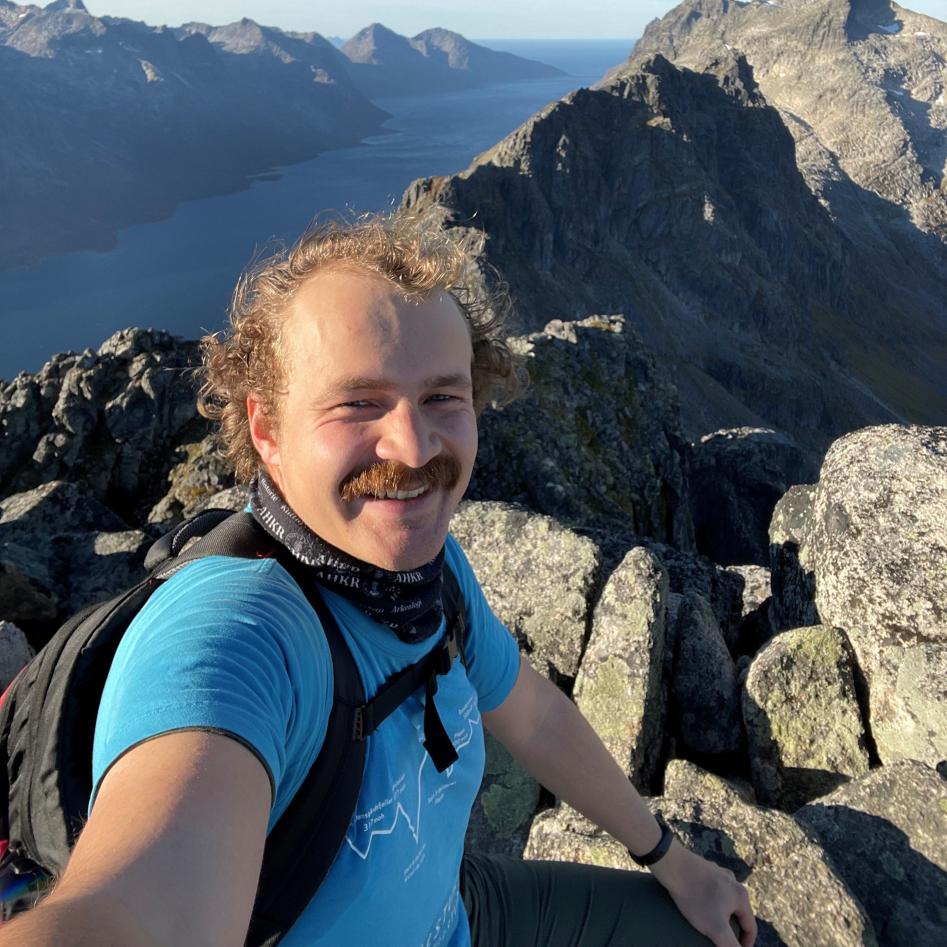 Selfie av Thomas på fjelltur