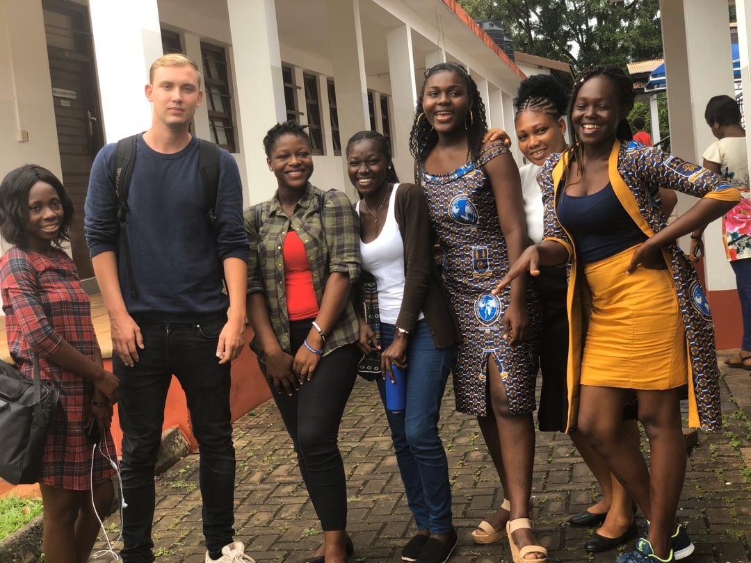 Med noen fra klassen.