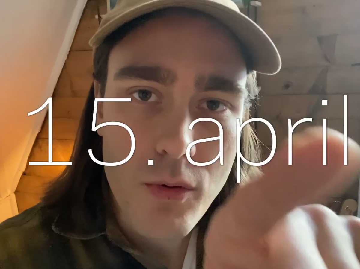 Ole Kristian Einarsen snakker til kamera og gestikulerer, på skjermen står det 15. april