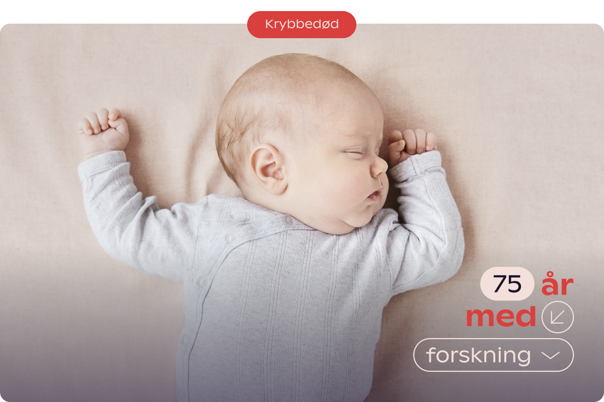 Baby i krybbe på rygg