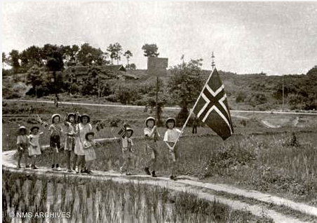 Children in China celebrating the Norwegian national day