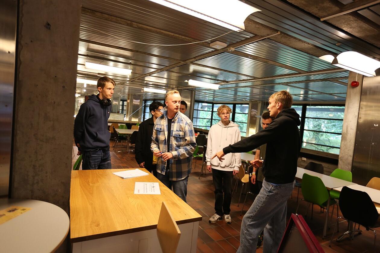 Førsteårsstudenter som jobber med fremtidens kantine