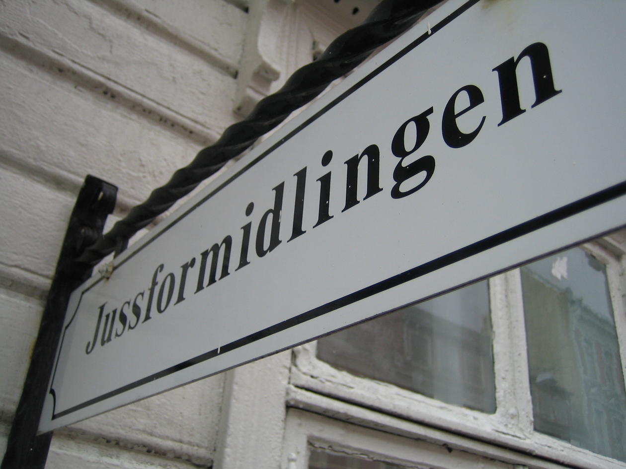 Dørskiltet til Jussformidlingen