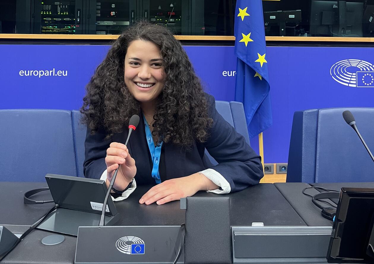 Maryam Bokdasji (23), who represented the University of Bergen (UiB) at this year's ESA conference in Strasbourg.. Here as panel participant.