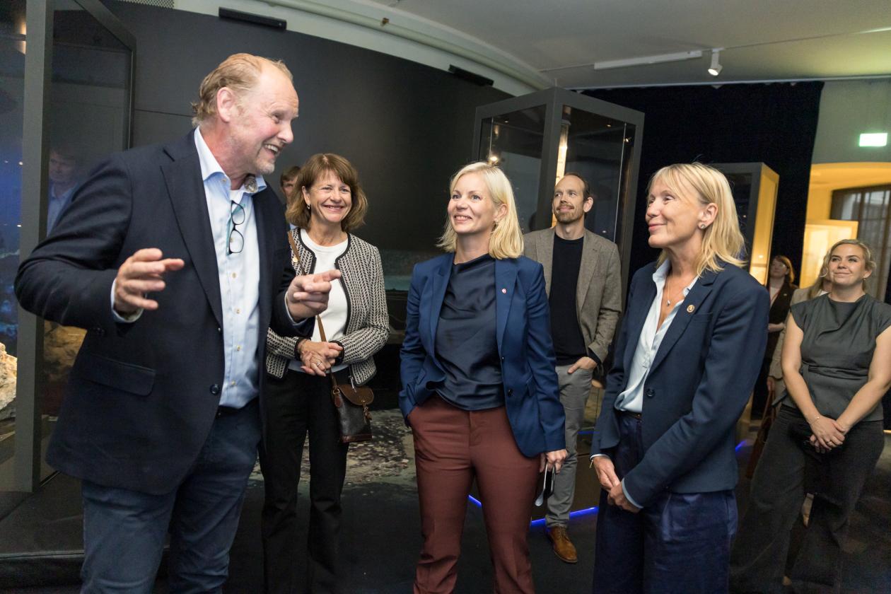 Rolf Biger Pedersen forteller om dyphavet til statsråd Aasland, Kongsberg Discovery, rektor, sokkeldirektoratet ++ 