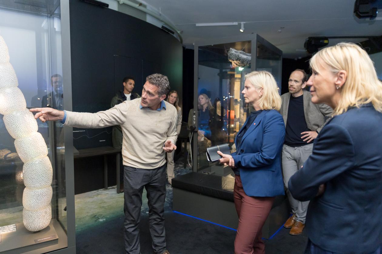 Steffen Jørgensen forteller om dyphavet til statsråd Aasland, Kongsberg Discovery, rektor, sokkeldirektoratet ++ 