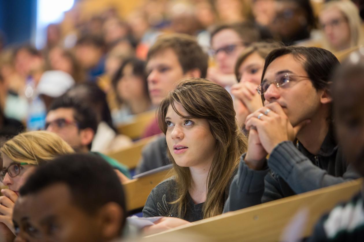 Studenter ved Det samfunnsvitenskapelige fakultet på en forelesning.