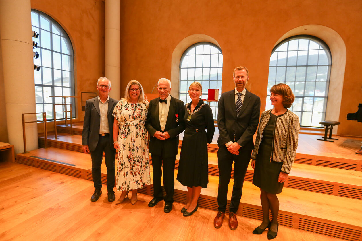 Fra venstre: Eiliv Larsen, Kikki Flesche Kleiven, Jan Mangerud, Margareth Hagen, Gunnar O. Hæreid, og Gunn Mangerud