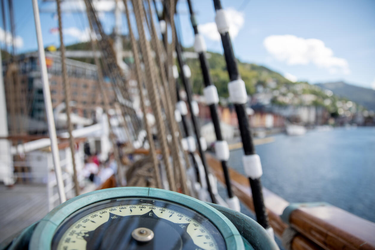 Compass on a sailing boat facing the Bergen harbor