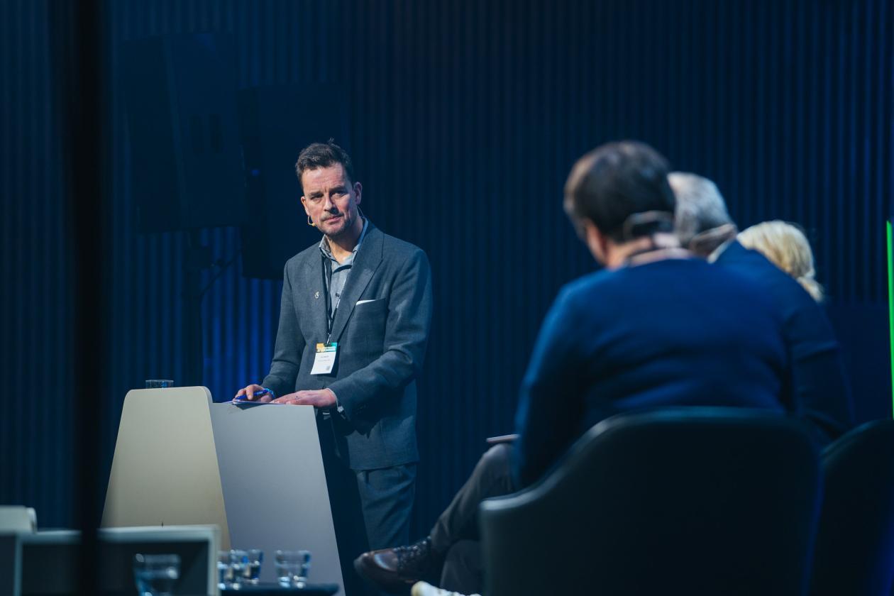 UiB-professor Tor Eldevik på scenen under Arctic Frontiers 2025.