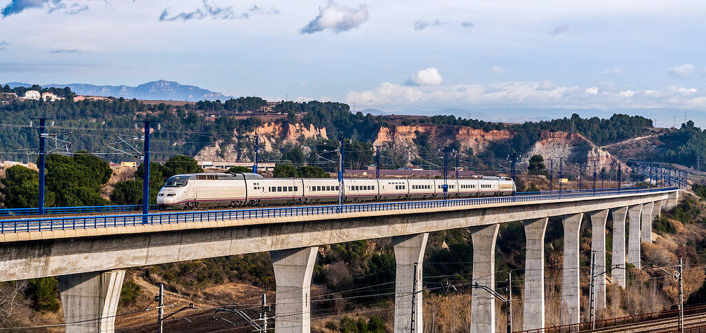 Alta Velocidad Española‒Spanish High-Speed Rail