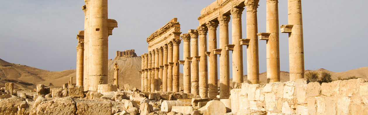 Antikke søyler i ruinbyen Palmyra