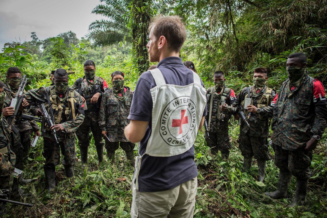 An ICRC employee speaks to members of the ELN armed group.