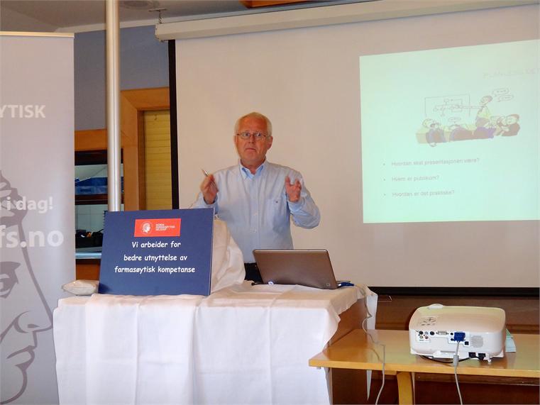 Tom Berntzen underviser på NFS sitt kurs i presentasjonsteknikk i Oslo