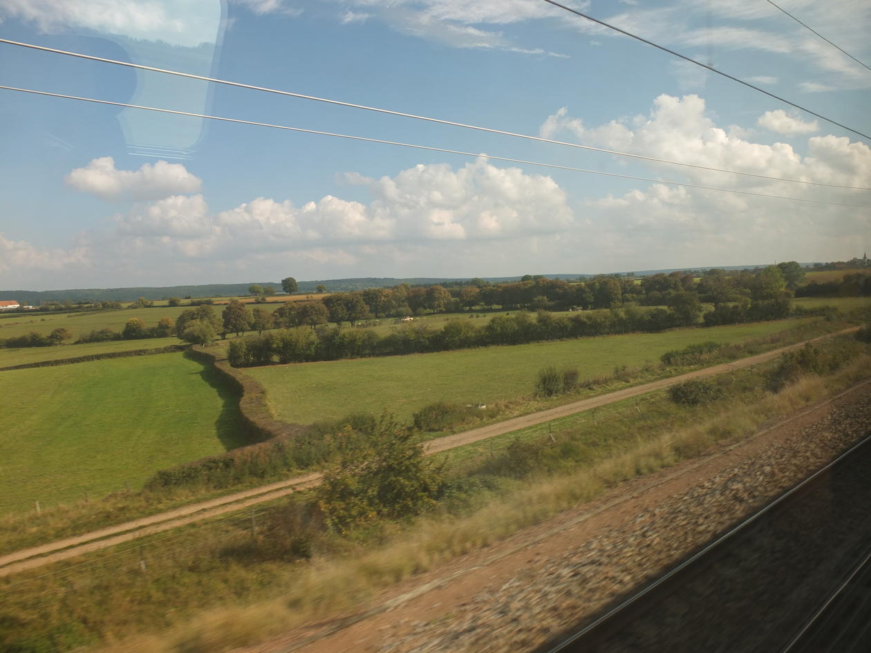 Fra toget kan man se den franske landsbygda – ”la campagne”!