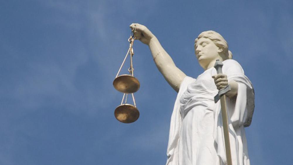 Statue som framstiller La justisia.