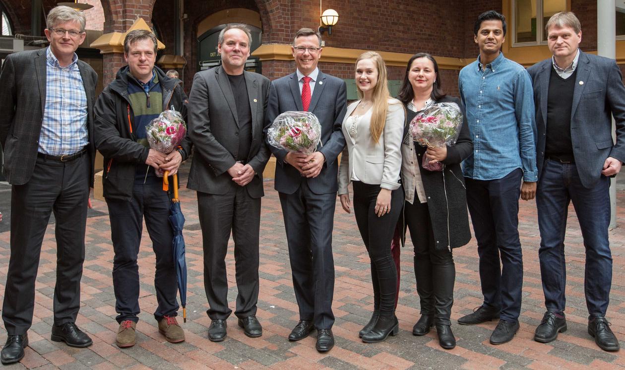 From the left: The Director of the Estate and Facilities Management Division Even Berge, project manager Rune Hovland, Dean Asbjørn Strandbakken, Rector Dag Rune Olsen, deputy chair of the Law Students' Committee (JSU) Emilie Kristoffersen, interior desig