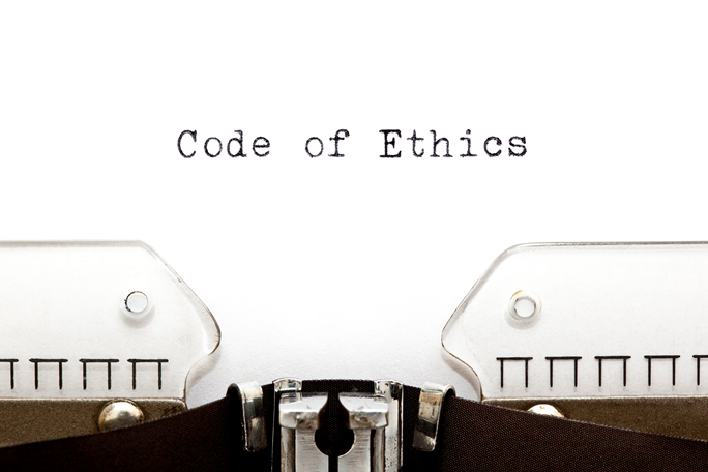Bilde av et ark hvor en med skrivemaskin har skrevet "Code of Ethics"