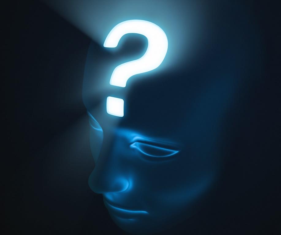Illustrasjonsbilde hvor en ser silutten av et hode og med et lysende spørsmåltegn i pannen - alt i blånyanser