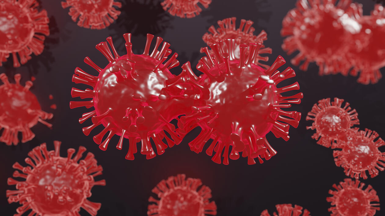 virusmutasjon. Røde modeller av virus med pigger, mot mørk bakgrunn. 