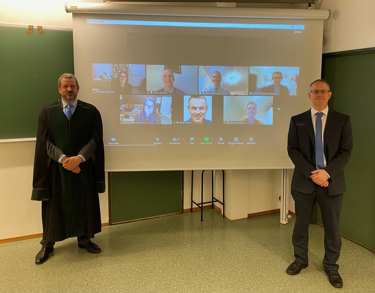 Kristian sammen med sin opponenter og veiledere