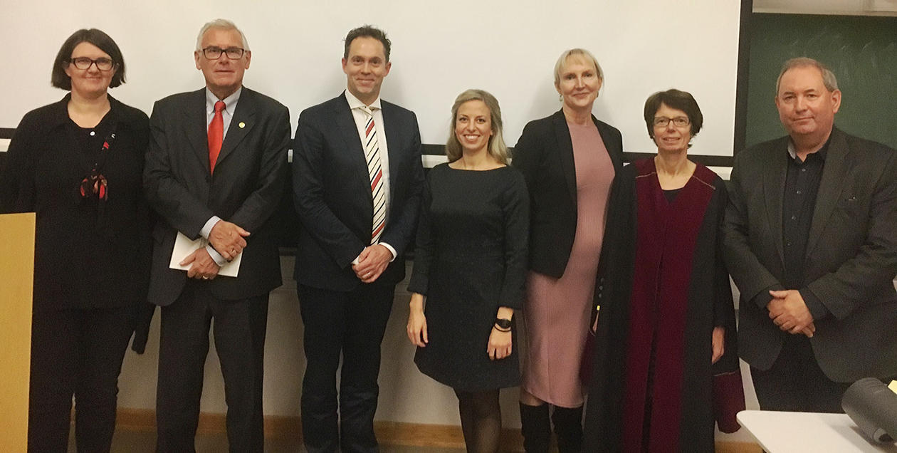 Group photo of the candidate with opponents and supervisors.