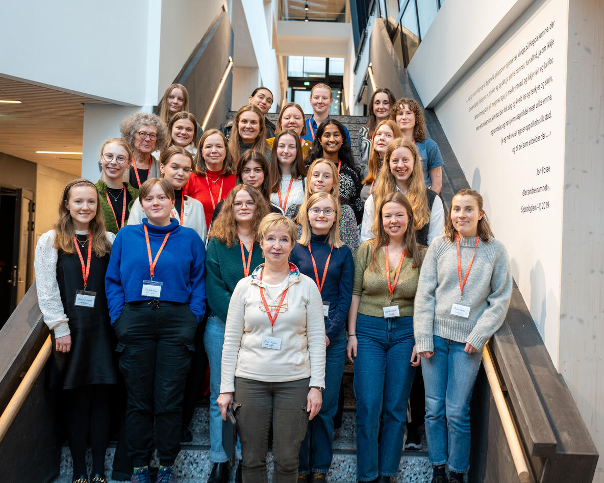 Gruppebilde med deltakere og foredragsholdere på møte for matematikk-studerende jenter i Norge, som for første gang ble arrangert 16. februar ved Universitetet i Bergen.