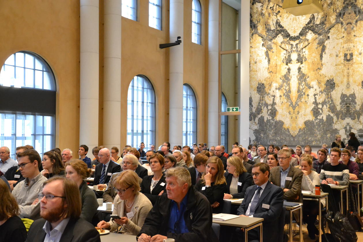 Universitetsaulaen var full av studentar, akademikarar og høgsterettsdommarar (!) under årets Rokkanførelesing.