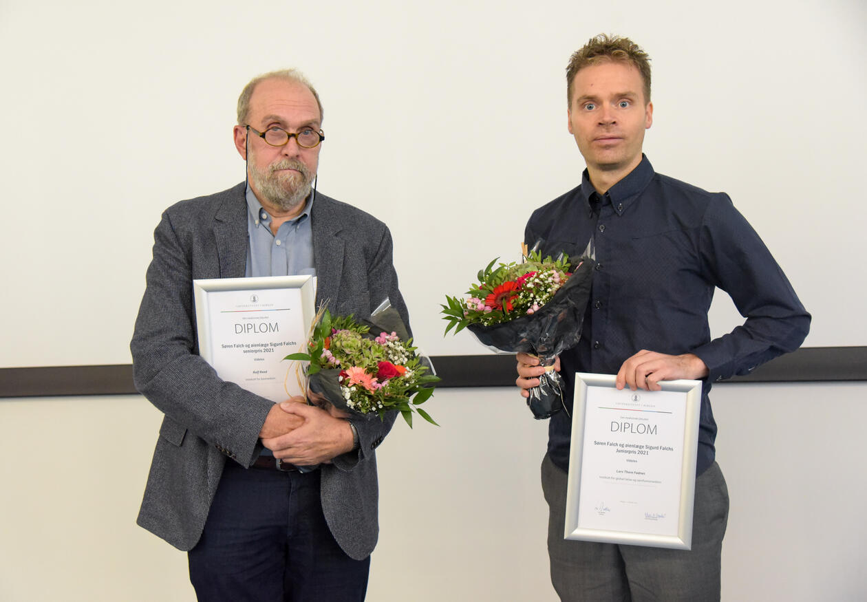 Rolf Reed og Lars T. Fadnes med diplomer og blomster