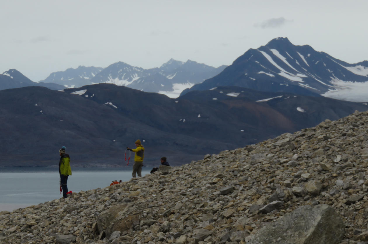Studentene tar ERT-målinger.