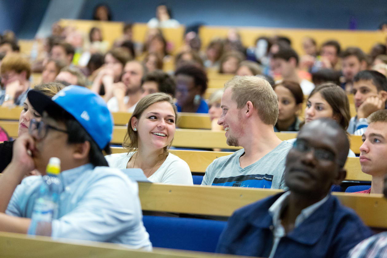 Studenter i audiorium på UiB