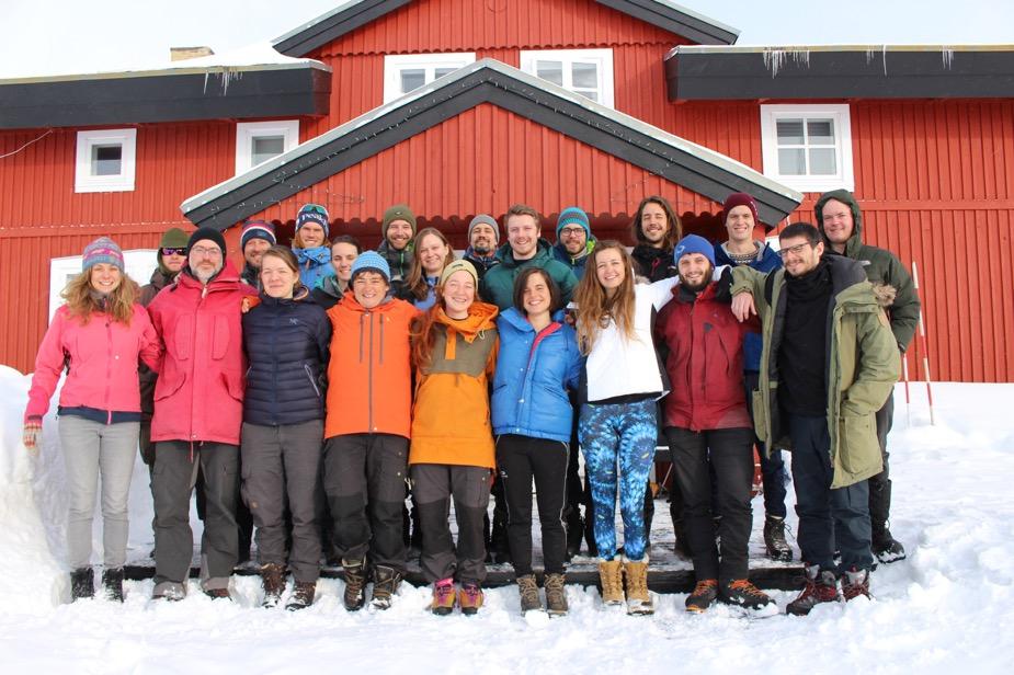 Studenter og forskere på vinterfeltkurs ved ARktisk Stasjon på Disko øyen, Qeqertarsuaq, Grønland