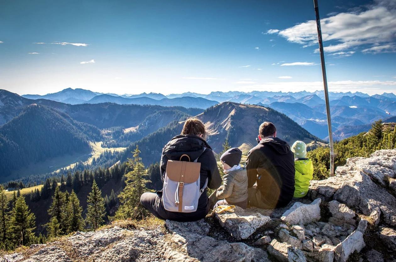 Familie på fjelltur