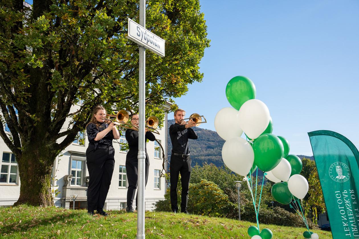 Fanfare ved Geofysen.