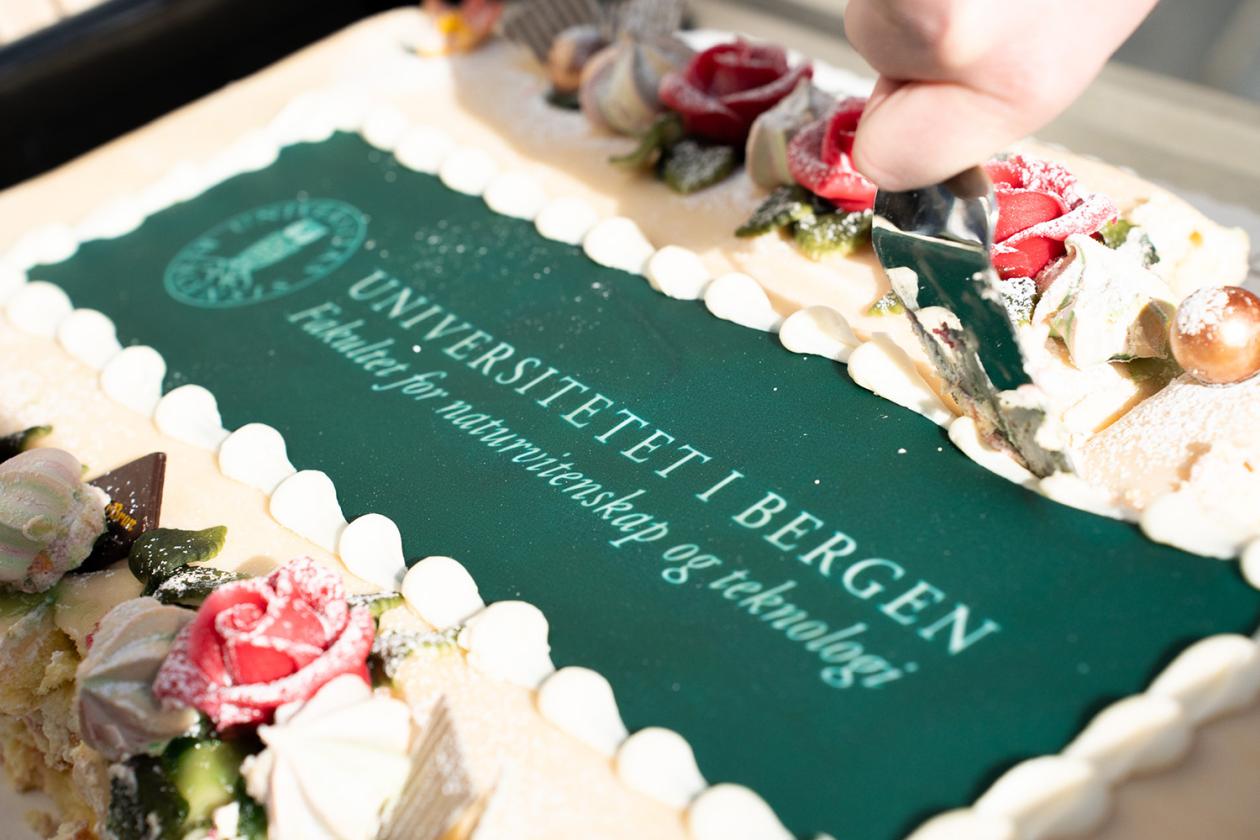 Kakeskjæring ved Geofysen.