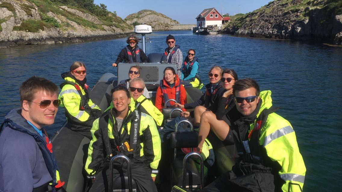 GEOV345 Avreise fra Bulandet, full båt og god stemning