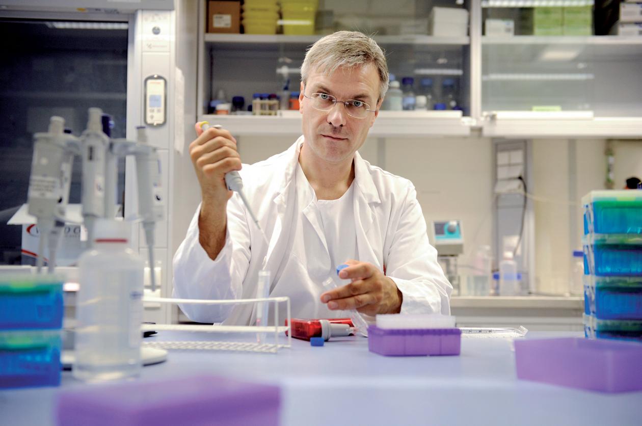 Professor Bjørn Tore Gjertsen in the lab.