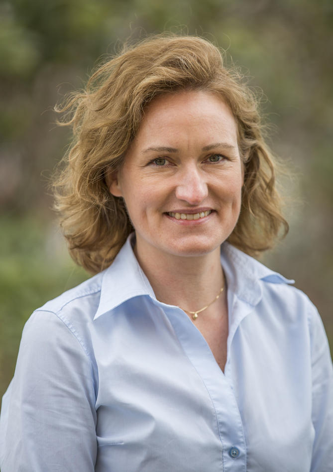 Professor Sigrid Eskeland Schütz Portrettbilete av Professor Sigrid Eskeland Schütz