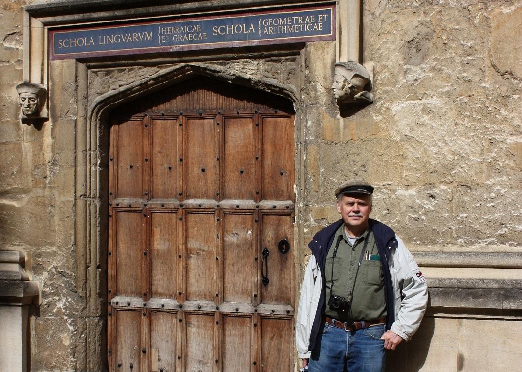 Bilde av Hayden Ausland ved Bodleian Library i Oxford