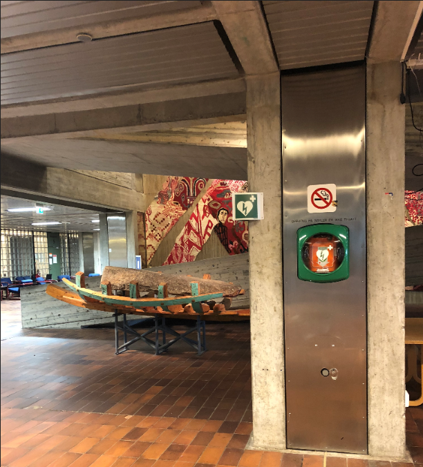 Hjertestartet i u-etg Realfagbygget